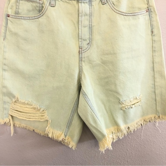 WILD FABLE High Rise Bermuda Raw Hem Distressed Button Fly Jean Shorts Size 6 - Picture 7 of 12
